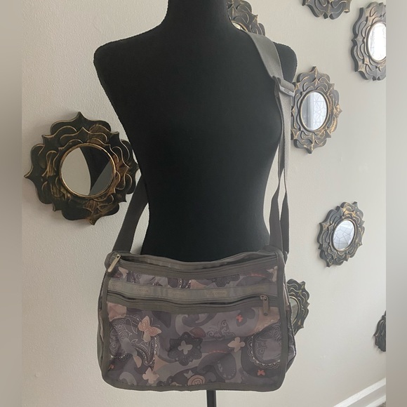 LeSportsac crossbody purse. - Picture 1 of 6